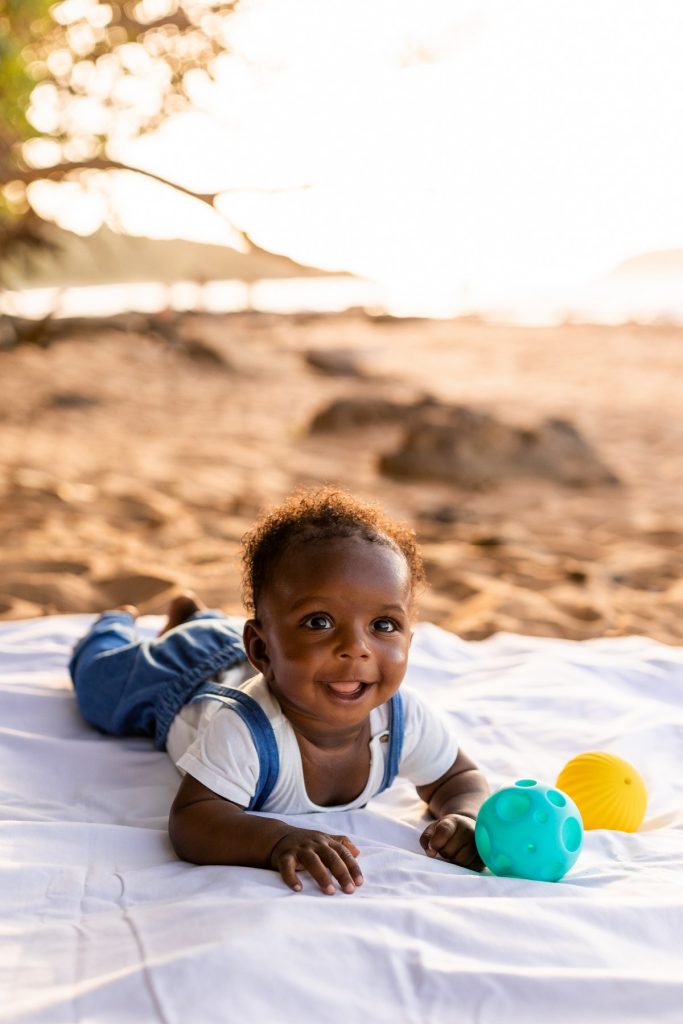 séance famille en Guadeloupe sur la plage
