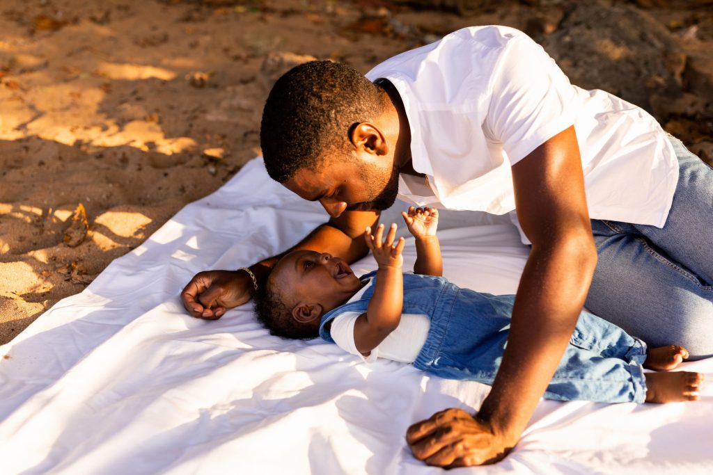 séance famille en Guadeloupe sur la plage