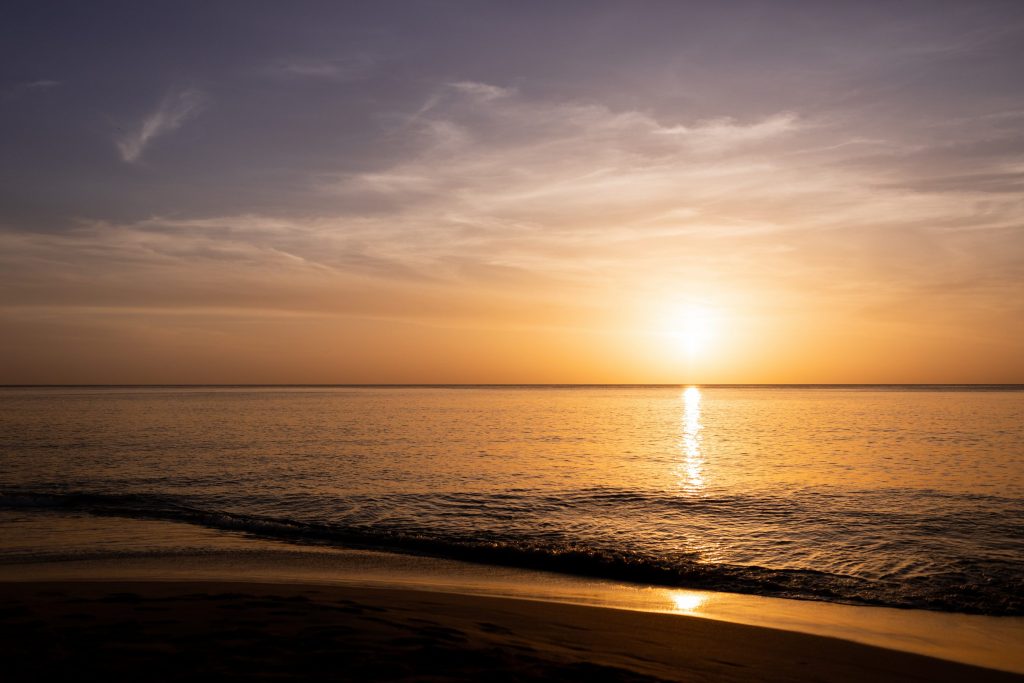 coucher du soleil sur la plage