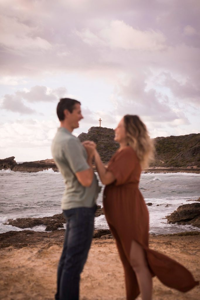 Photo de couple sur la plage en guadeloupe