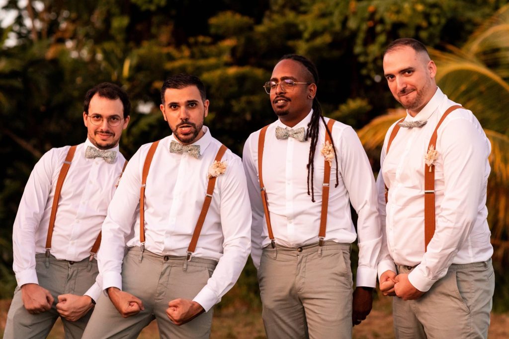 Photo de groupe pendant un mariage en Guadeloupe