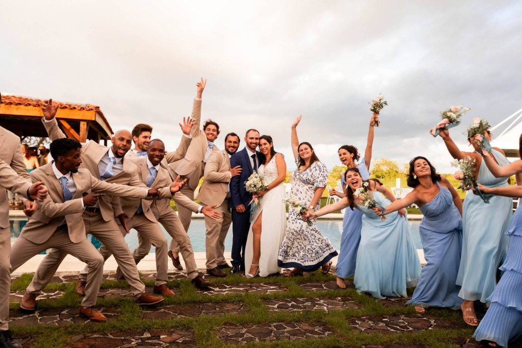 Photo de groupe originale de mariage en Guadeloupe