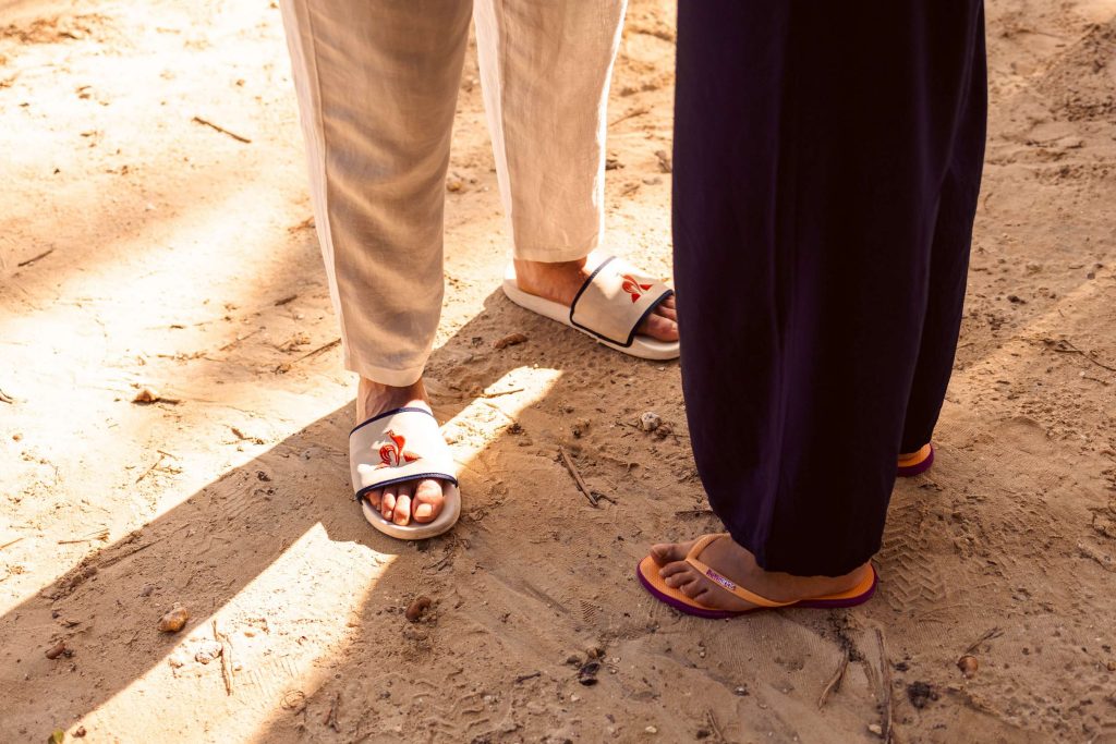 pieds dans le sable