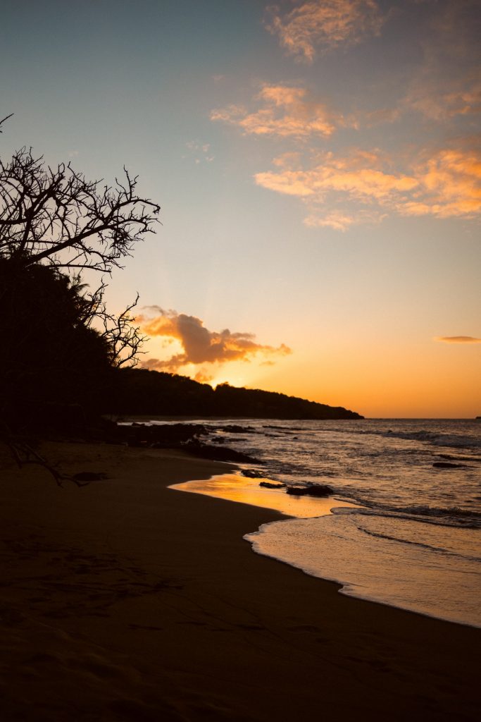 Coucher de soleil sur la plage de Clugny à Sainte-Rose en Guadeloupe