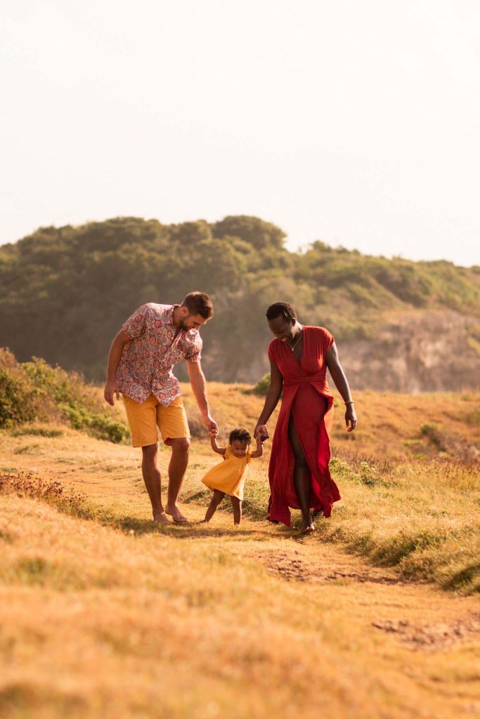 Séance photo famille sur la plage de Petit-Havre en Guadeloupe
