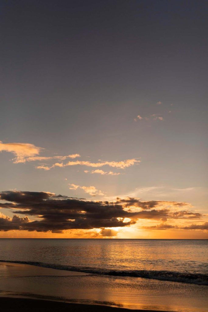 Coucher de soleil sur la plage de la Perle en Guadeloupe