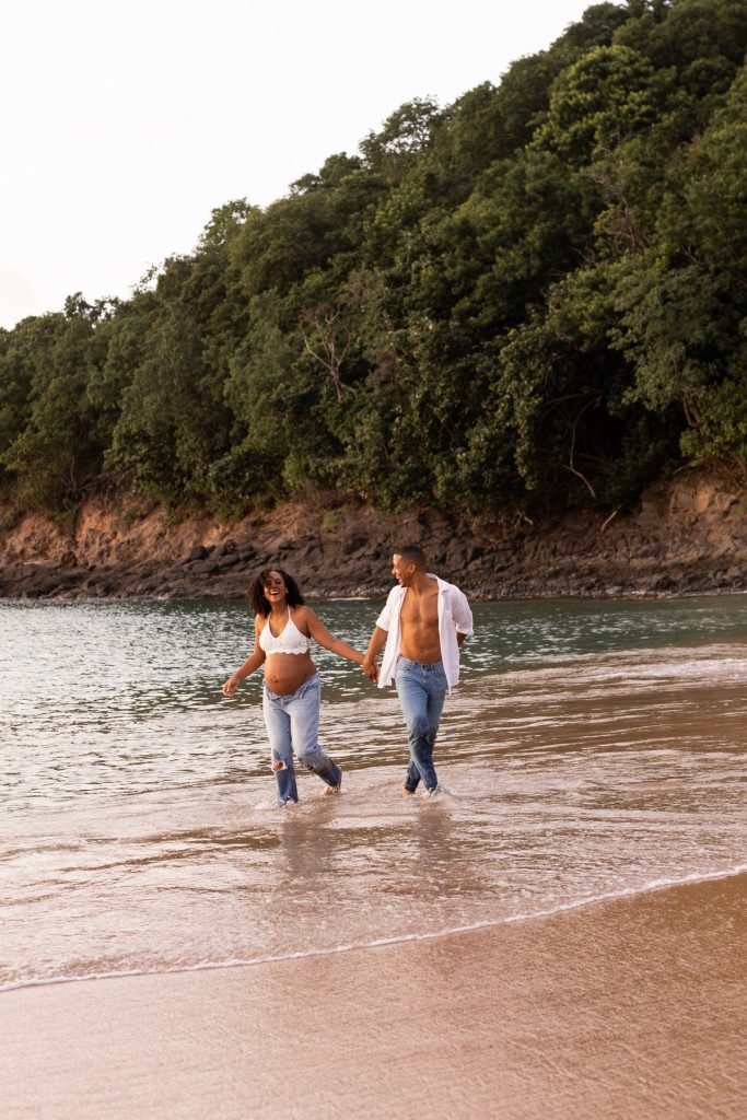 Couple sur la plage de la Perle en Guadeloupe