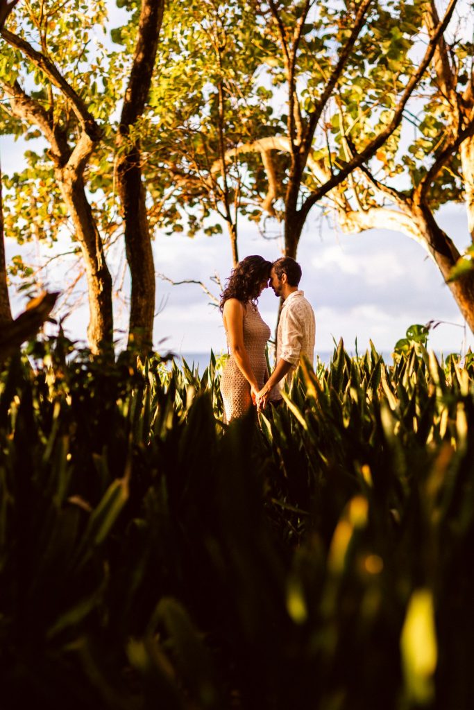Couple pendant une séance photo à Marie-Galante