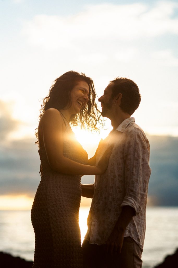 Couple pendant une séance photo à Marie-Galante