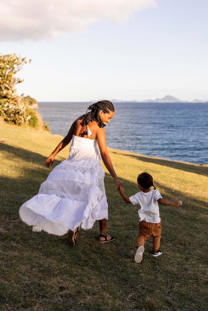 Famille au phare de Vieux-Fort en Guadeloupe