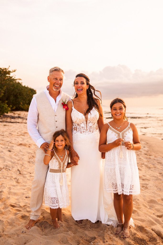 Mariage intimiste en Guadeloupe, séance photo sur la plage