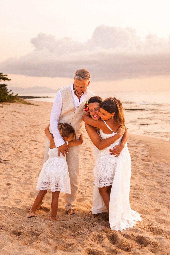 Mariage intimiste en Guadeloupe, séance photo sur la plage