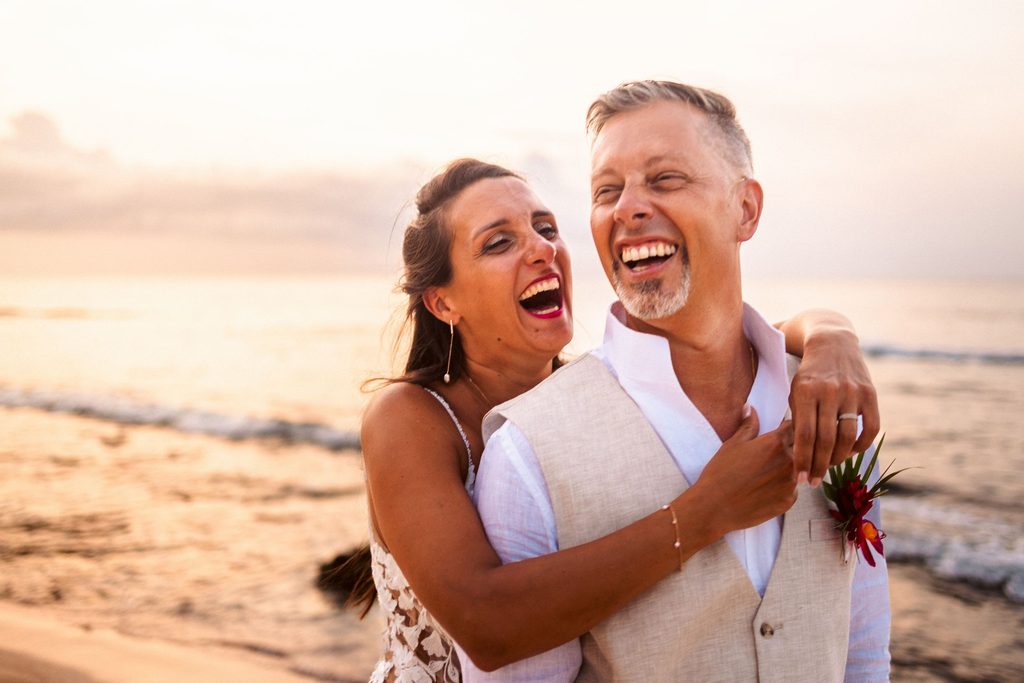 Mariage intimiste en Guadeloupe, séance photo sur la plage