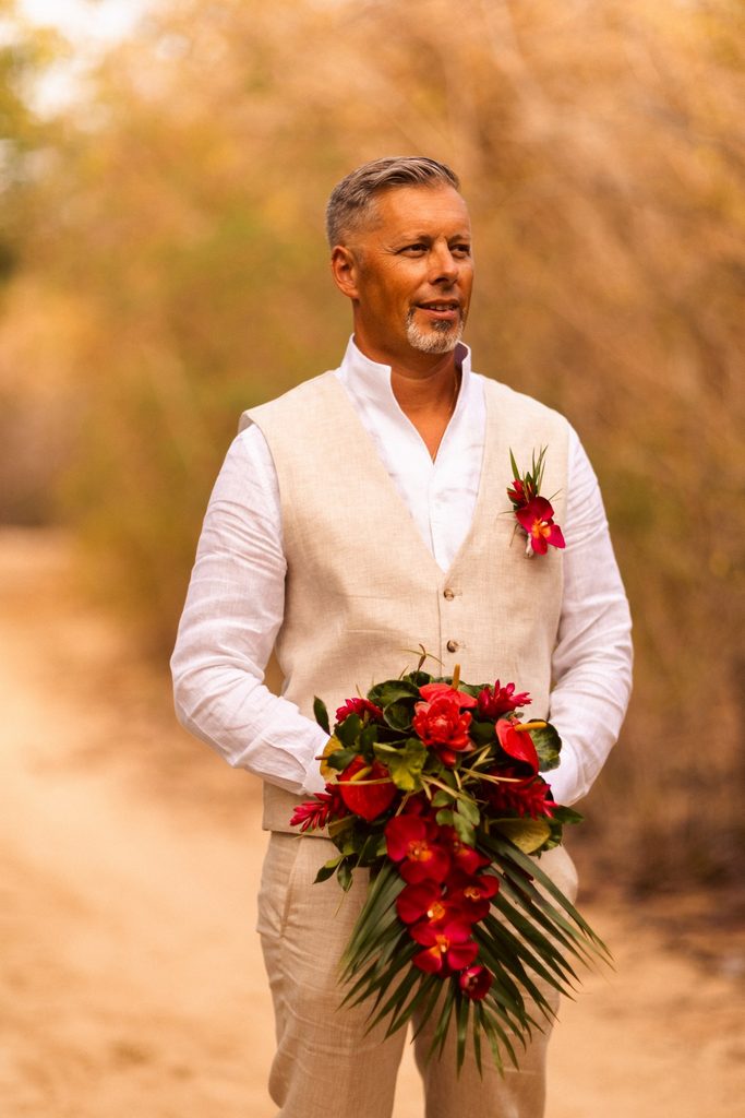 Mariage intimiste en Guadeloupe, first look sur la plage