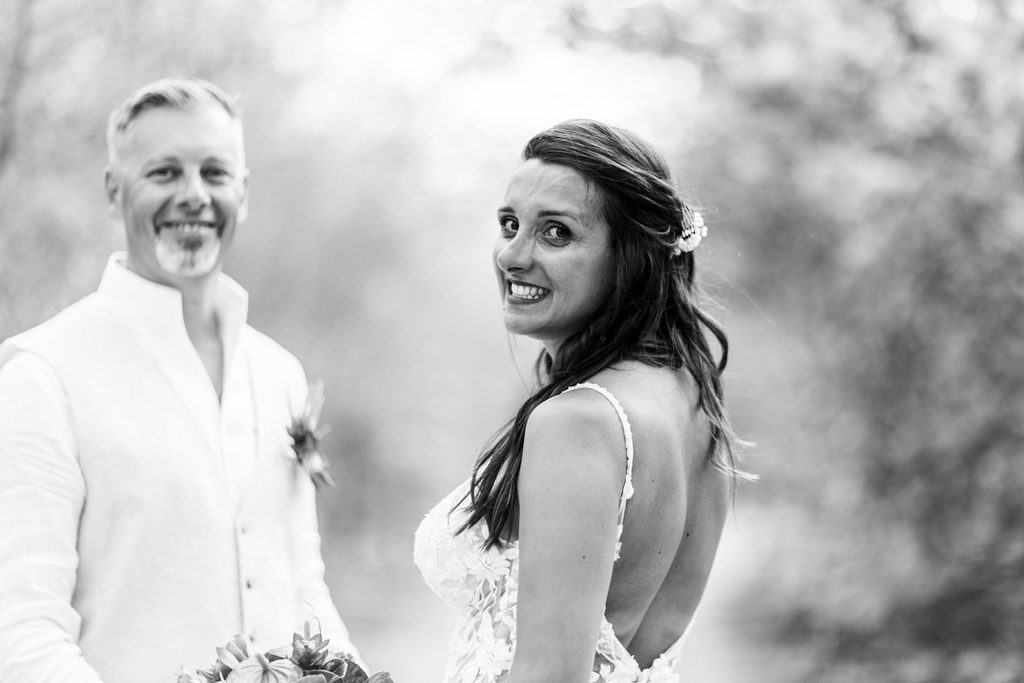 Mariage intimiste en Guadeloupe, first look sur la plage