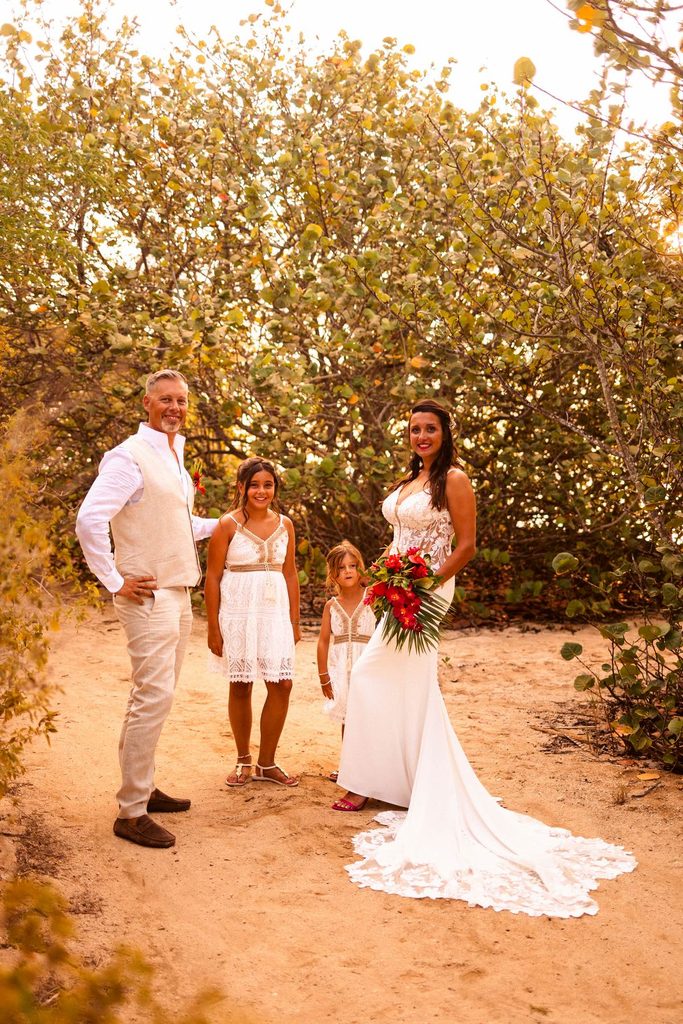 Mariage intimiste en Guadeloupe, first look sur la plage