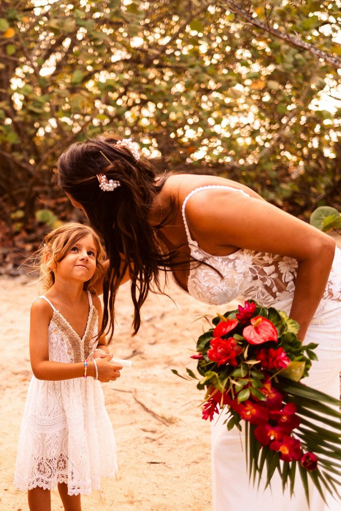 Mariage intimiste en Guadeloupe, first look sur la plage