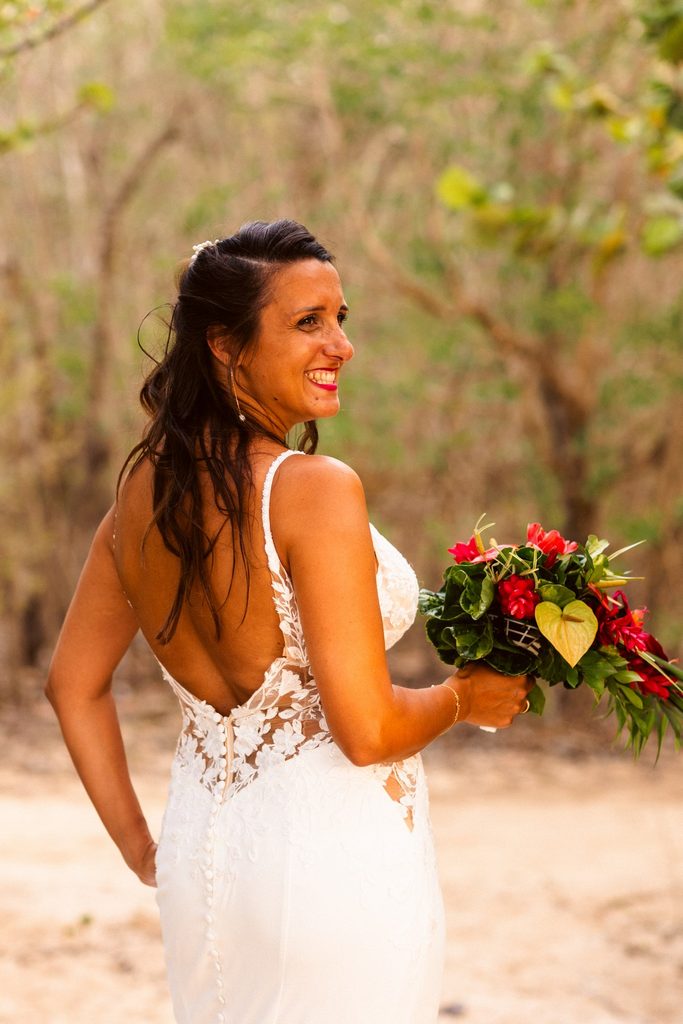 Mariage intimiste en Guadeloupe, first look sur la plage
