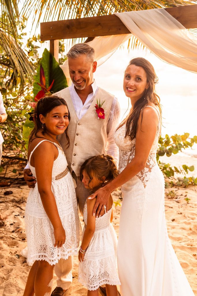 Mariage intimiste en Guadeloupe, cérémonie laïque sur la plage
