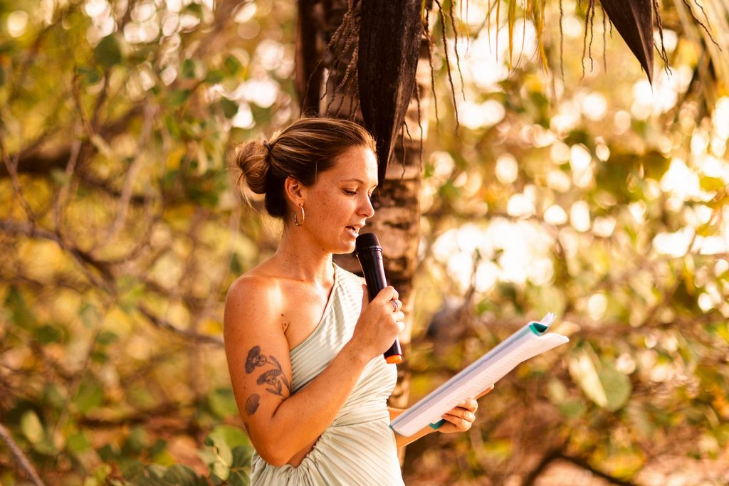Mariage intimiste en Guadeloupe, cérémonie laïque sur la plage