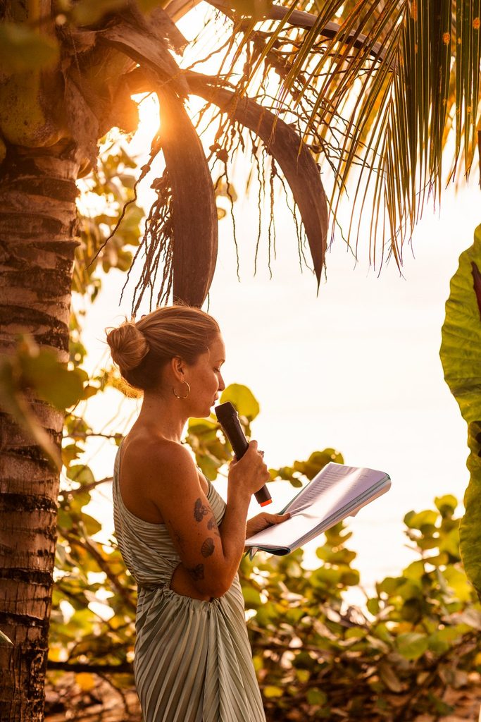Mariage intimiste en Guadeloupe, cérémonie laïque sur la plage