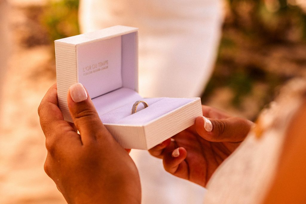 Mariage intimiste en Guadeloupe, cérémonie laïque sur la plage