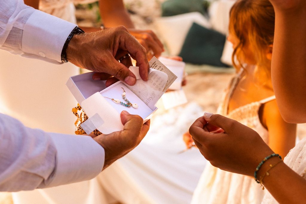 Mariage intimiste en Guadeloupe, cérémonie laïque sur la plage