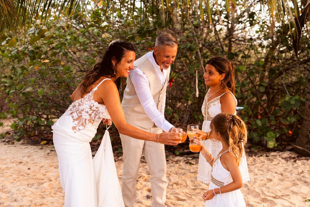 Mariage intimiste en Guadeloupe, cérémonie laïque sur la plage